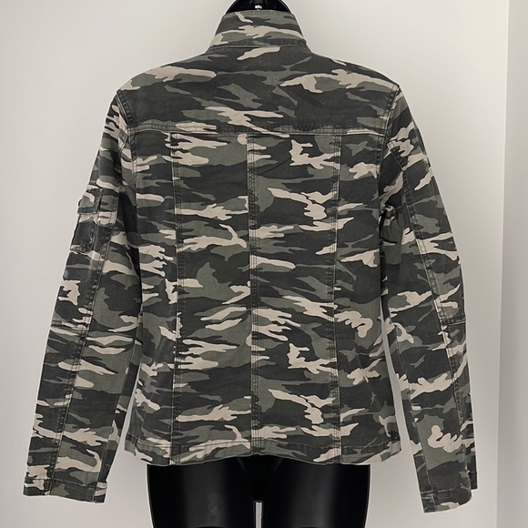{ Kenzie Jeans } - Camouflage Utility Jacket - Picture 2 of 5